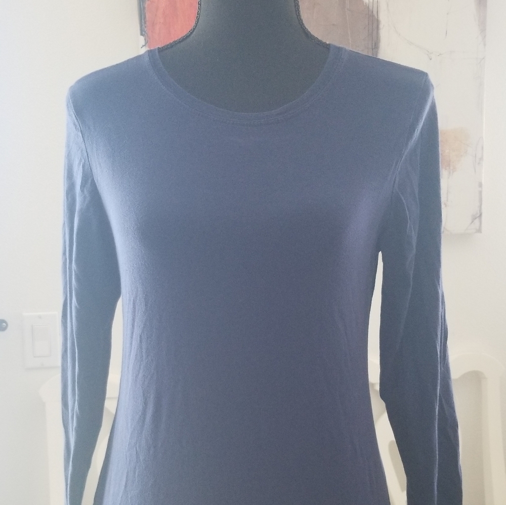 2 Women's long sleeve small T-shirts   (Black and Navy) - Picture 7 of 8